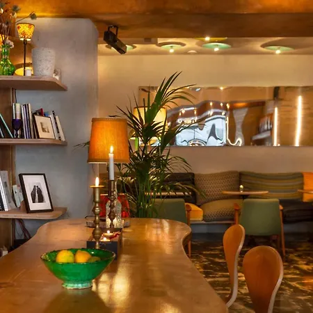 La Nouvelle Republique & Hammam Otel Paris