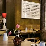 La Nouvelle Republique & Hammam פריז