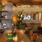 La Nouvelle Republique & Hammam מלון 3*